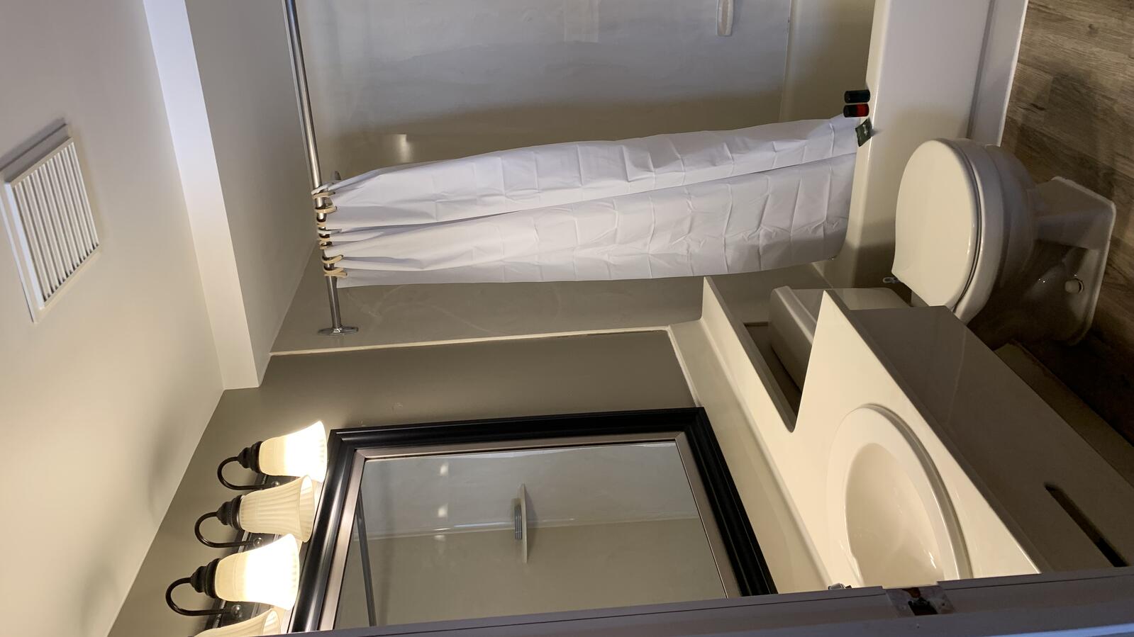 Rondo Motel Bathroom